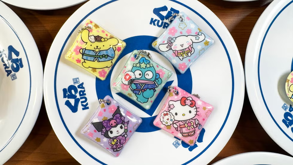 「藏壽司 × 三麗鷗」聯名扭蛋開抽！Hello Kitty、酷洛米限量周邊登場